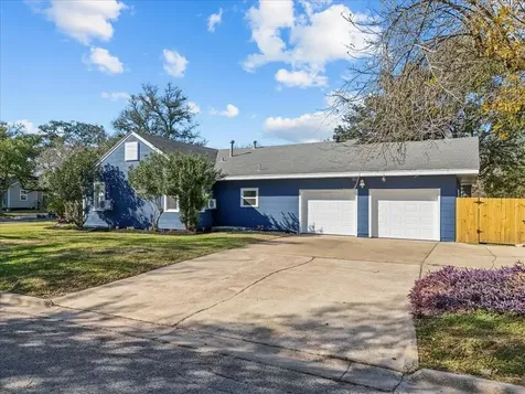 802 18th Avenue N Texas City TX 77590
