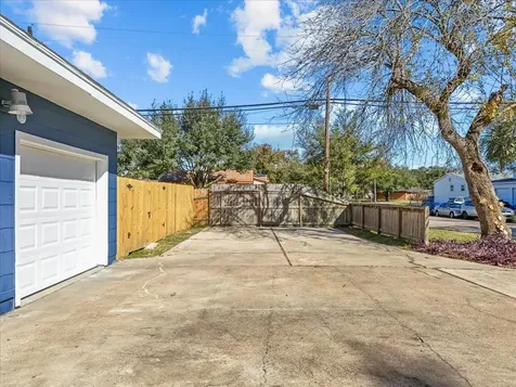 802 18th Avenue N Texas City TX 77590