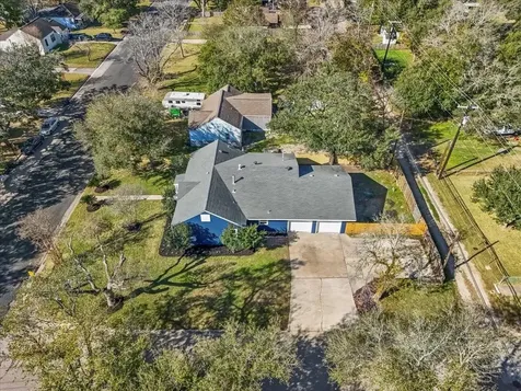 802 18th Avenue N Texas City TX 77590