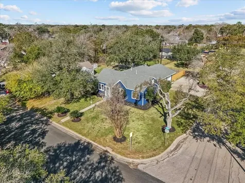 802 18th Avenue N Texas City TX 77590