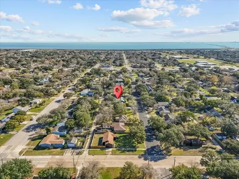 802 18th Avenue N Texas City TX 77590