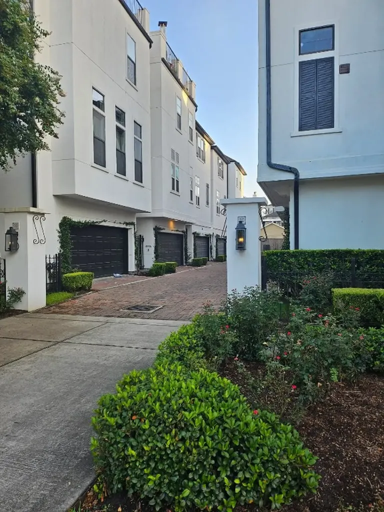 411 W 17th Street B Houston TX 77008