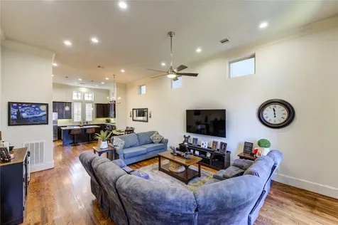 411 W 17th Street B Houston TX 77008