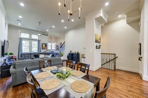 411 W 17th Street B Houston TX 77008