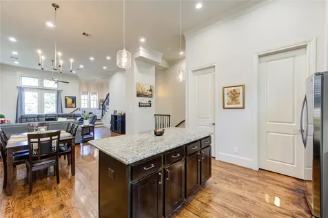 411 W 17th Street B Houston TX 77008