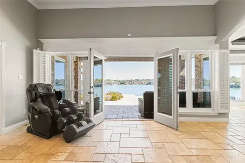 11 Villas Ways Drive Conroe TX 77356
