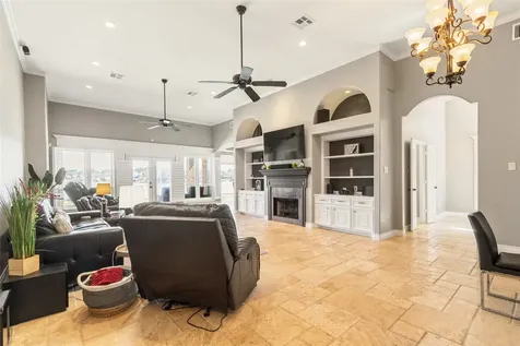 11 Villas Ways Drive Conroe TX 77356