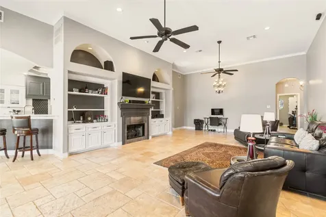 11 Villas Ways Drive Conroe TX 77356