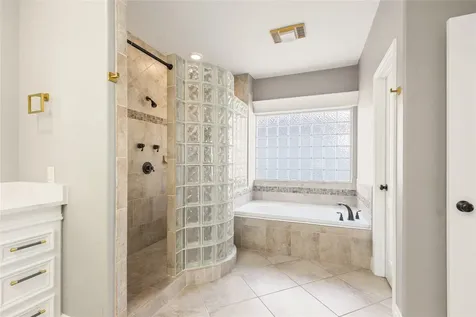 11 Villas Ways Drive Conroe TX 77356