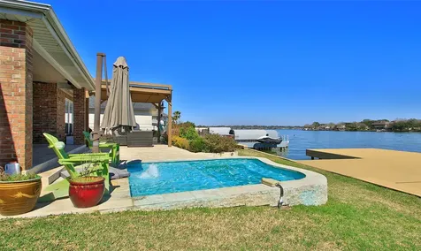 11 Villas Ways Drive Conroe TX 77356