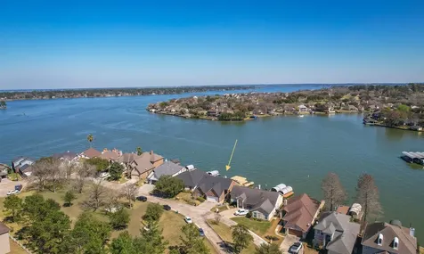 11 Villas Ways Drive Conroe TX 77356
