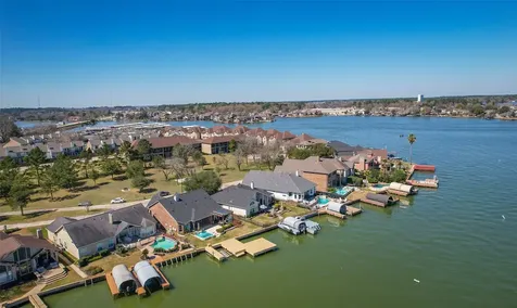 11 Villas Ways Drive Conroe TX 77356
