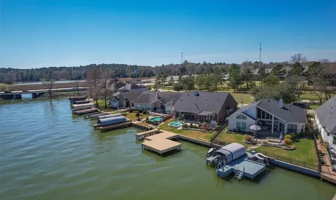 11 Villas Ways Drive Conroe TX 77356