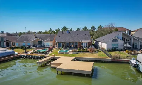 11 Villas Ways Drive Conroe TX 77356