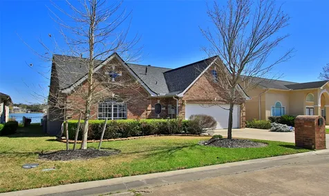 11 Villas Ways Drive Conroe TX 77356