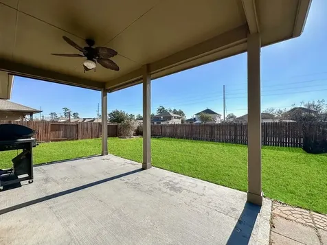 332 Country Crossing Circle Magnolia TX 77354