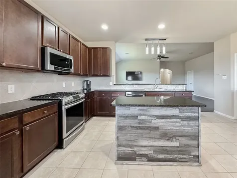 332 Country Crossing Circle Magnolia TX 77354