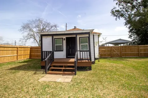 1819 Key Street Waller TX 77484