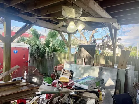 2721 P 1/2 Avenue Galveston TX 77550