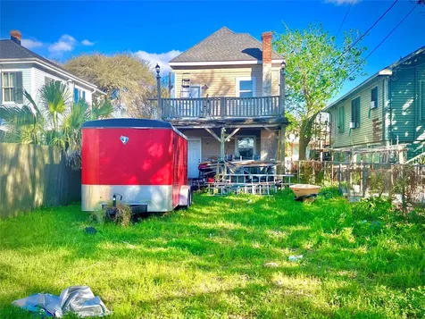 2721 P 1/2 Avenue Galveston TX 77550