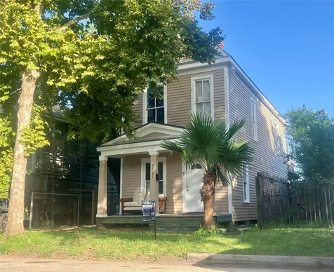 2721 P 1/2 Avenue Galveston TX 77550