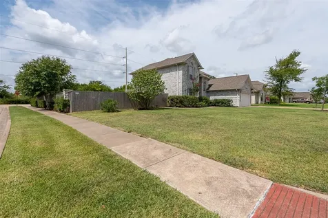 3718 Bridle Court College Station TX 77845