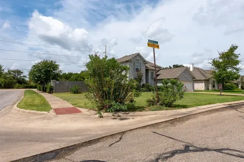 3718 Bridle Court College Station TX 77845