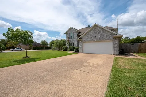 3718 Bridle Court College Station TX 77845