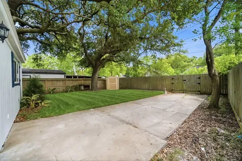 417 13th Avenue N Texas City TX 77590