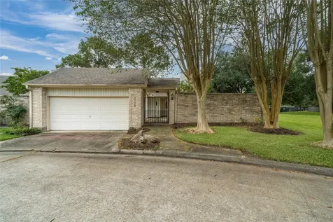 1702 Plumbwood Way Houston TX 77058