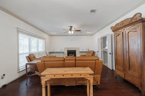 1520 Lakefield Drive Sealy TX 77474