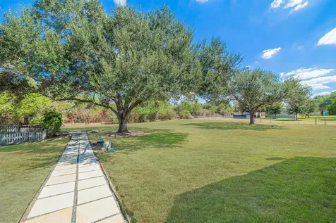 1520 Lakefield Drive Sealy TX 77474