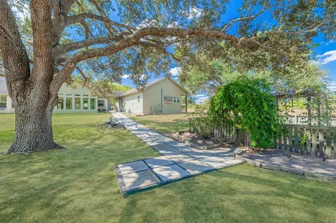 1520 Lakefield Drive Sealy TX 77474