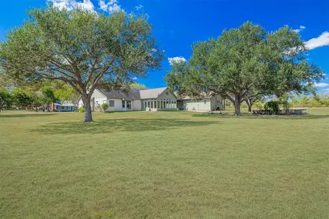 1520 Lakefield Drive Sealy TX 77474
