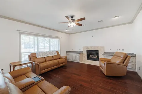1520 Lakefield Drive Sealy TX 77474