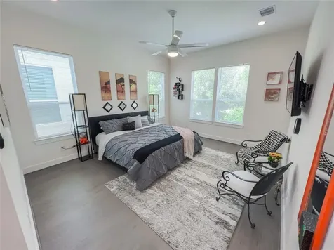 2404 Saint Charles Street Houston TX 77004