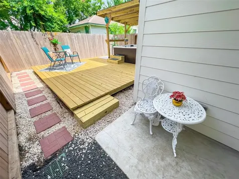 2404 Saint Charles Street Houston TX 77004