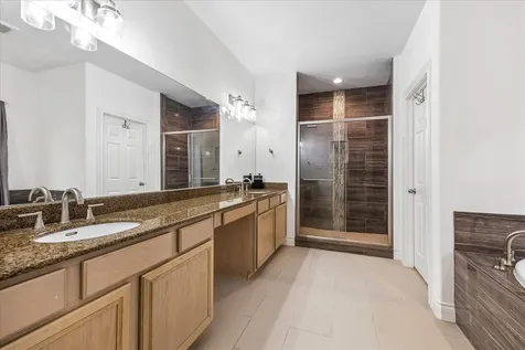 9044 Lakes At 610 Drive Houston TX 77054