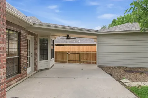 13615 Robin Hill Court Houston TX 77059