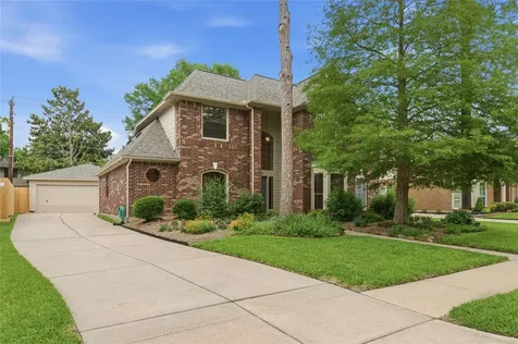 13615 Robin Hill Court Houston TX 77059