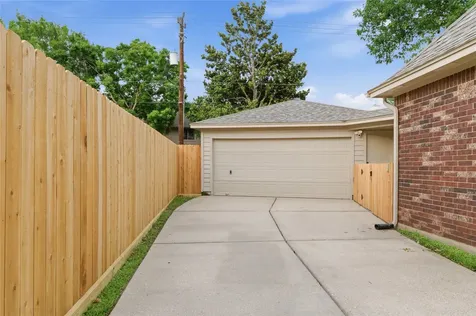 13615 Robin Hill Court Houston TX 77059