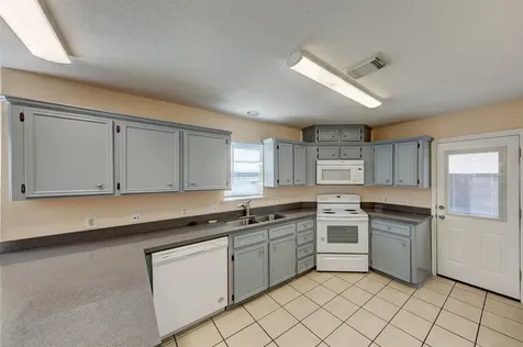 2731 Vienna Place Pasadena TX 77502