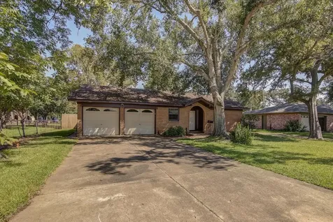 332 Crestwood Street Clute TX 77531