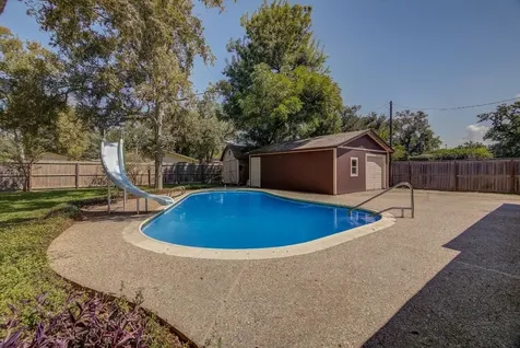 332 Crestwood Street Clute TX 77531