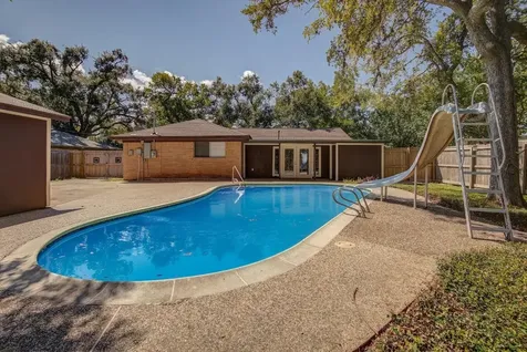 332 Crestwood Street Clute TX 77531