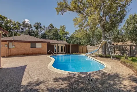 332 Crestwood Street Clute TX 77531