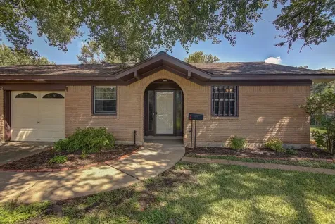 332 Crestwood Street Clute TX 77531