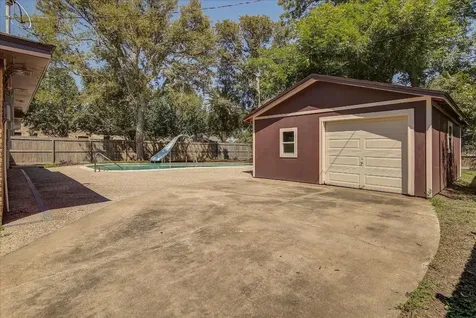 332 Crestwood Street Clute TX 77531