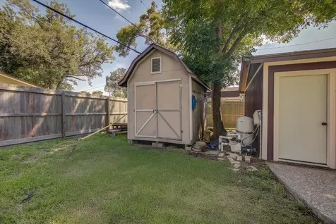 332 Crestwood Street Clute TX 77531