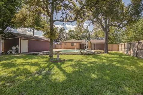 332 Crestwood Street Clute TX 77531